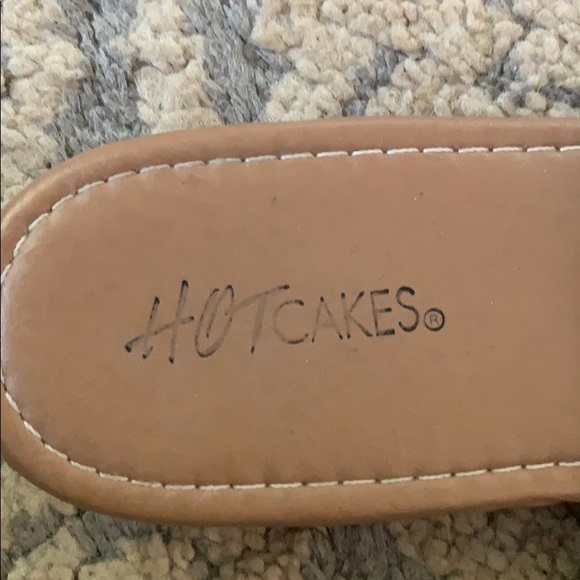 Black flip flops. - Picture 2 of 4